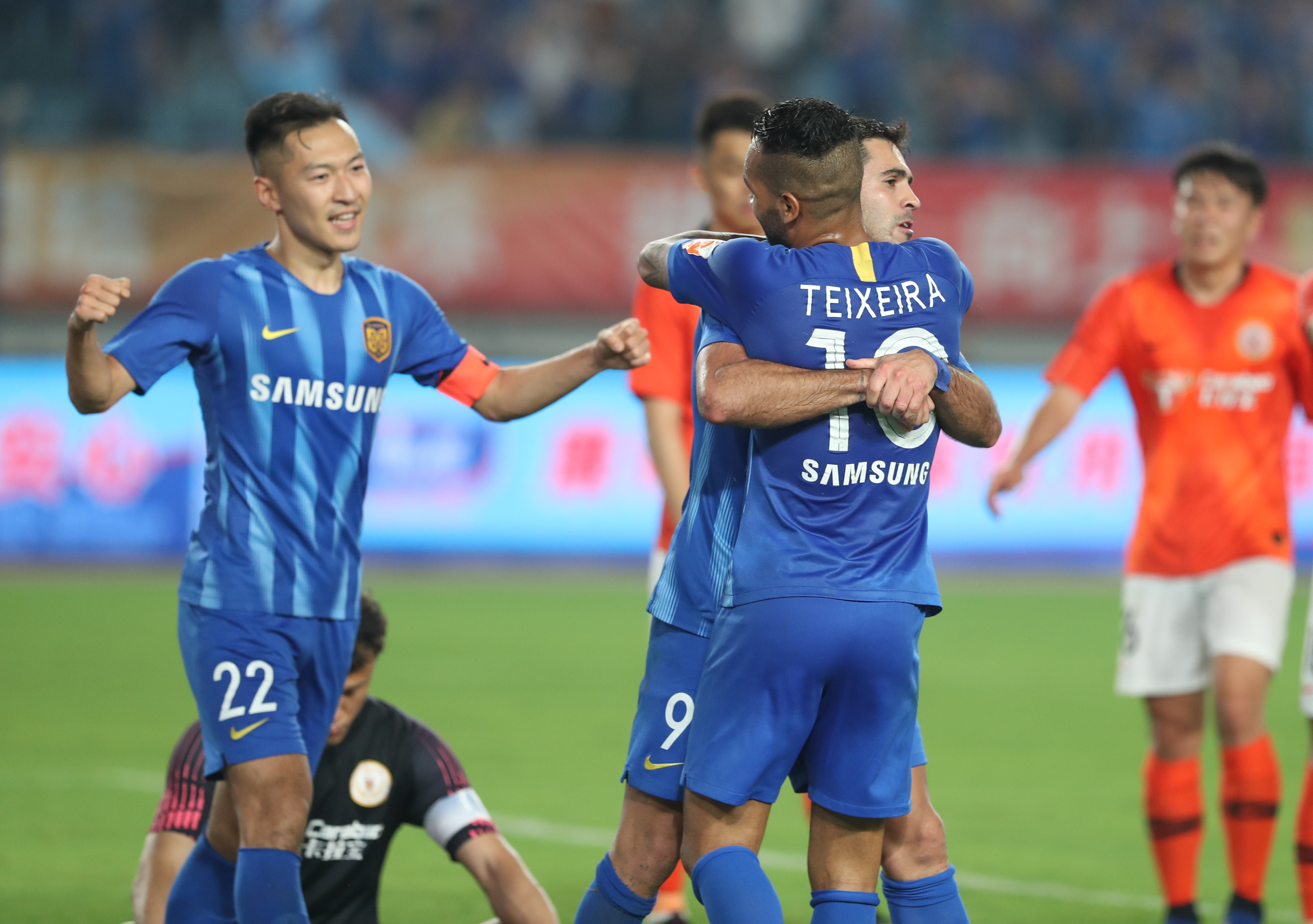 与压迫著称 与压迫著称